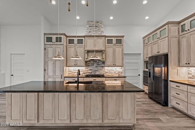 3860 Pura Vida Trail, Wickenburg, AZ 85390