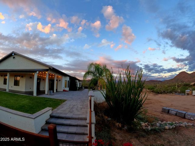 3860 Pura Vida Trail, Wickenburg, AZ 85390
