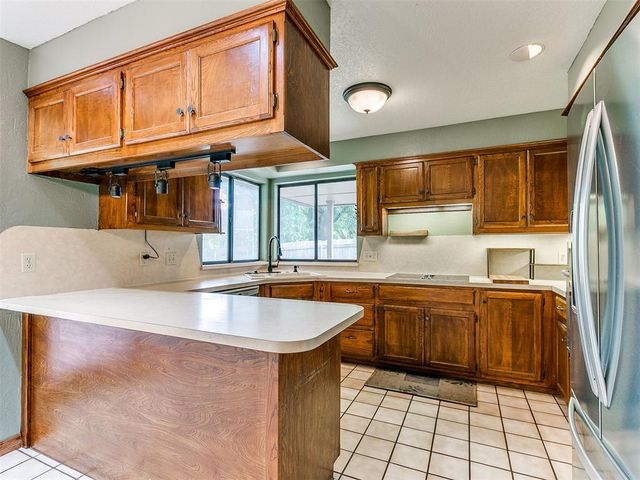 808 Lakeside Circle, Edmond, OK 73012