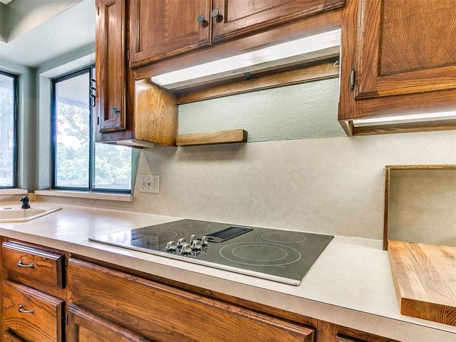 808 Lakeside Circle, Edmond, OK 73012