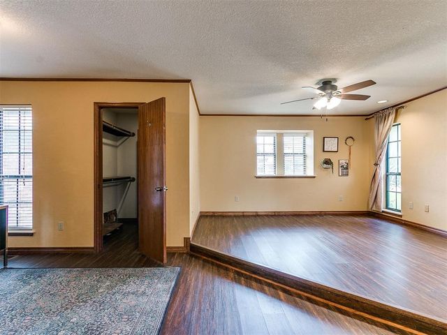 808 Lakeside Circle, Edmond, OK 73012