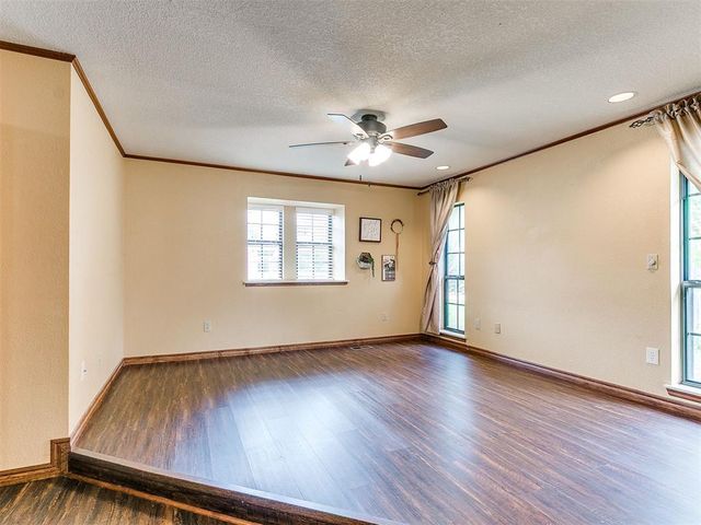 808 Lakeside Circle, Edmond, OK 73012