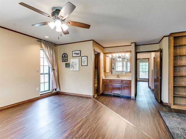 808 Lakeside Circle, Edmond, OK 73012