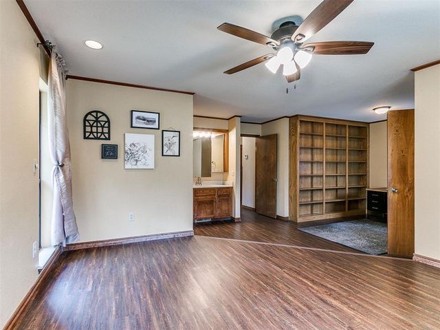 808 Lakeside Circle, Edmond, OK 73012