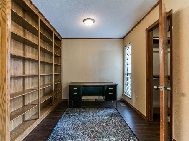 808 Lakeside Circle, Edmond, OK 73012