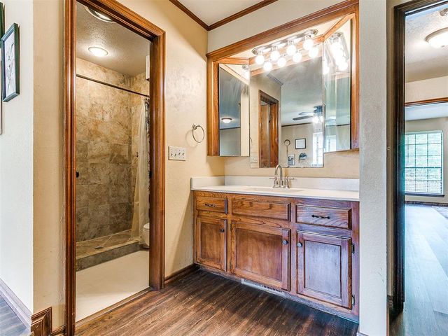 808 Lakeside Circle, Edmond, OK 73012