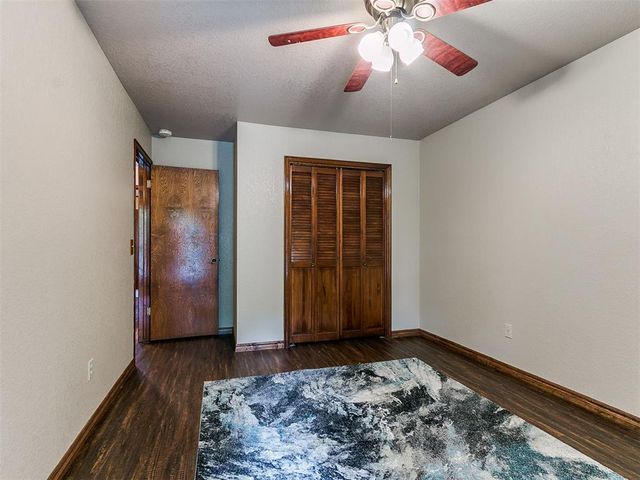 808 Lakeside Circle, Edmond, OK 73012