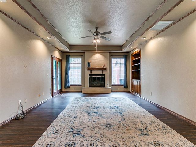 808 Lakeside Circle, Edmond, OK 73012