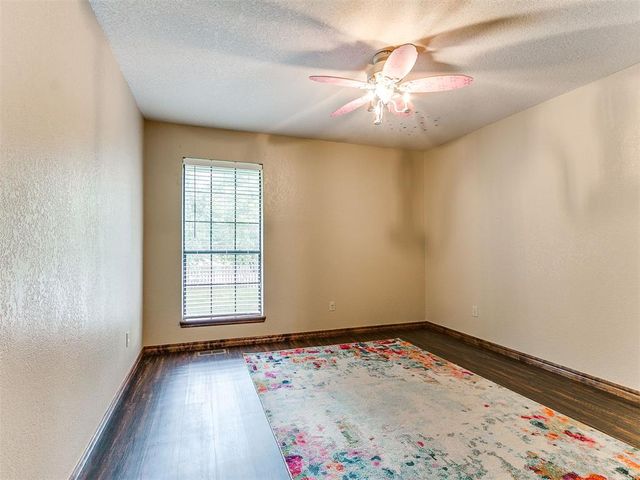 808 Lakeside Circle, Edmond, OK 73012