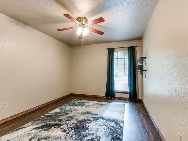 808 Lakeside Circle, Edmond, OK 73012