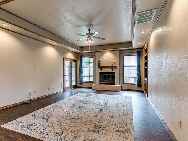 808 Lakeside Circle, Edmond, OK 73012