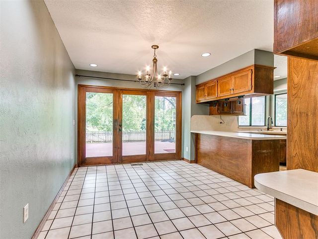 808 Lakeside Circle, Edmond, OK 73012