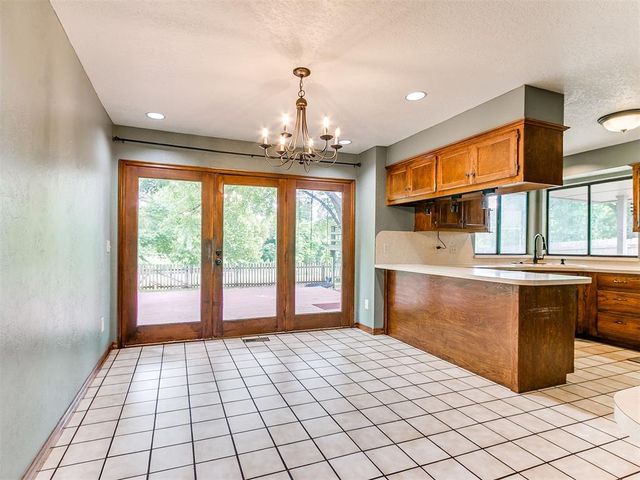 808 Lakeside Circle, Edmond, OK 73012