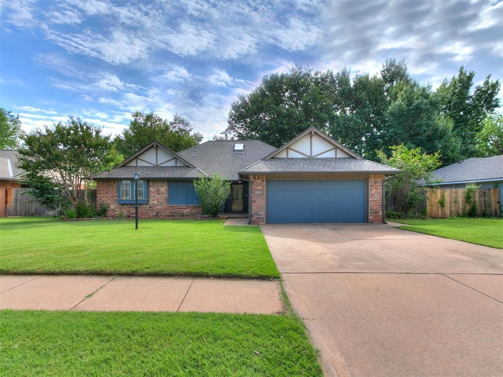 808 Lakeside Circle, Edmond, OK 73012