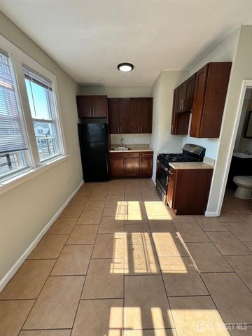 123 University Place, Irvington, NJ 07111