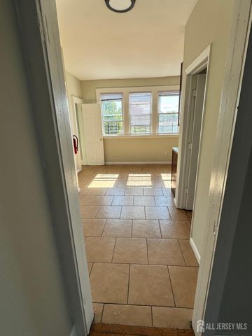 123 University Place, Irvington, NJ 07111