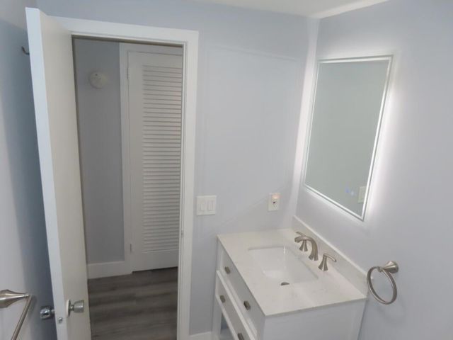 101 Hastings G, West Palm Beach, FL 33417