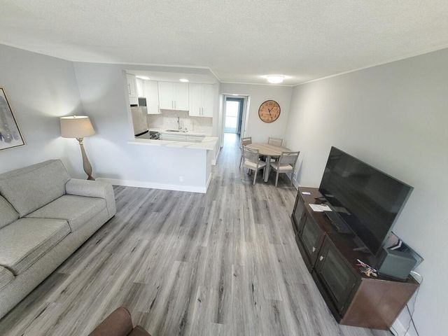 101 Hastings G, West Palm Beach, FL 33417
