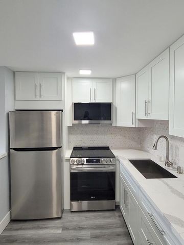 101 Hastings G, West Palm Beach, FL 33417