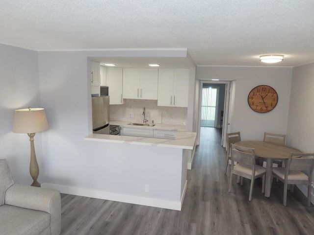 101 Hastings G, West Palm Beach, FL 33417