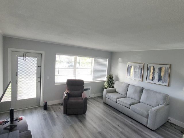 101 Hastings G, West Palm Beach, FL 33417