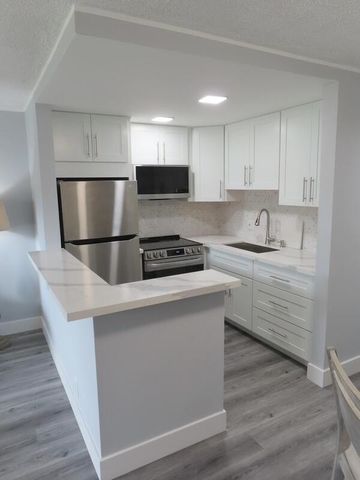 101 Hastings G, West Palm Beach, FL 33417