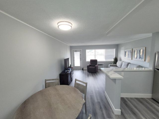 101 Hastings G, West Palm Beach, FL 33417