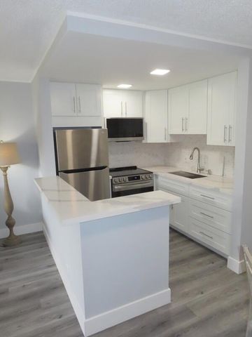 101 Hastings G, West Palm Beach, FL 33417