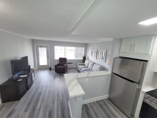 101 Hastings G, West Palm Beach, FL 33417