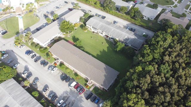 101 Hastings G, West Palm Beach, FL 33417