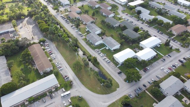 101 Hastings G, West Palm Beach, FL 33417