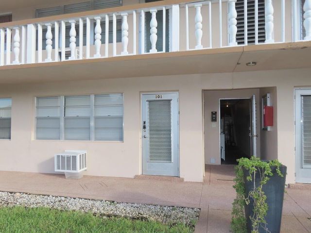 101 Hastings G, West Palm Beach, FL 33417