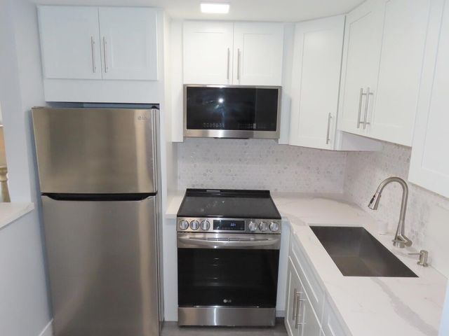 101 Hastings G, West Palm Beach, FL 33417