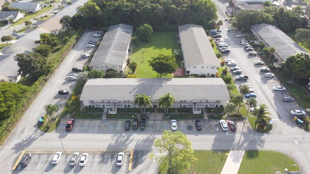 101 Hastings G, West Palm Beach, FL 33417