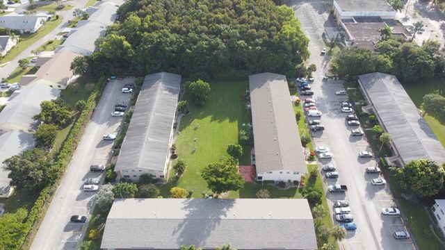 101 Hastings G, West Palm Beach, FL 33417