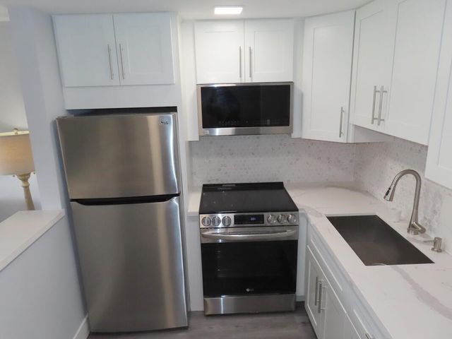 101 Hastings G, West Palm Beach, FL 33417