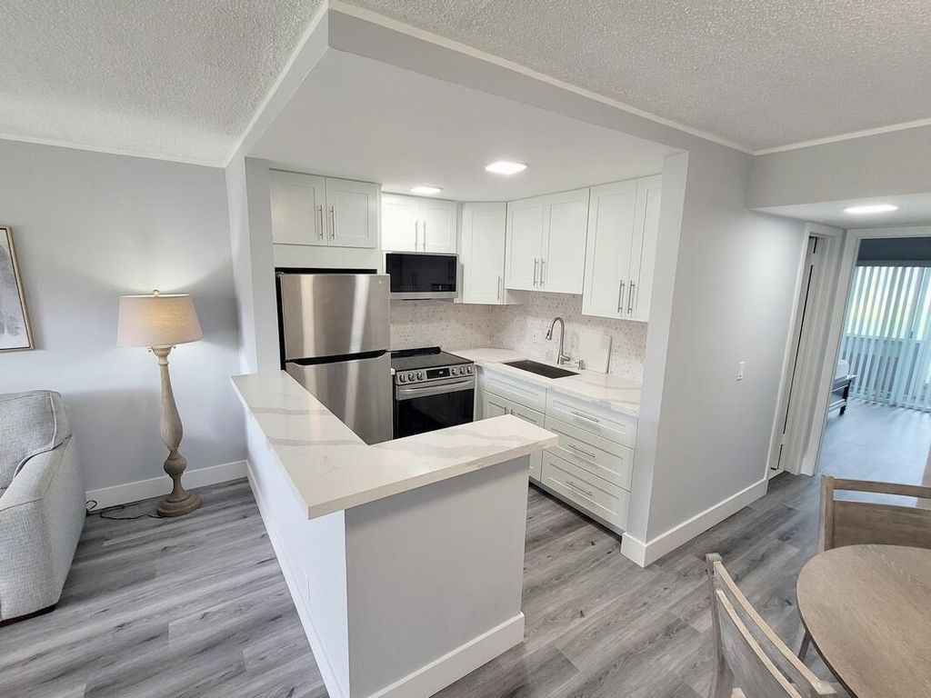 101 Hastings G, West Palm Beach, FL 33417