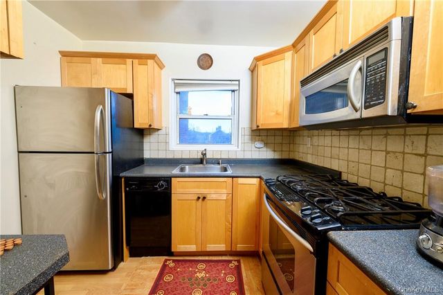 330 S Broadway A11, Tarrytown, NY 10591