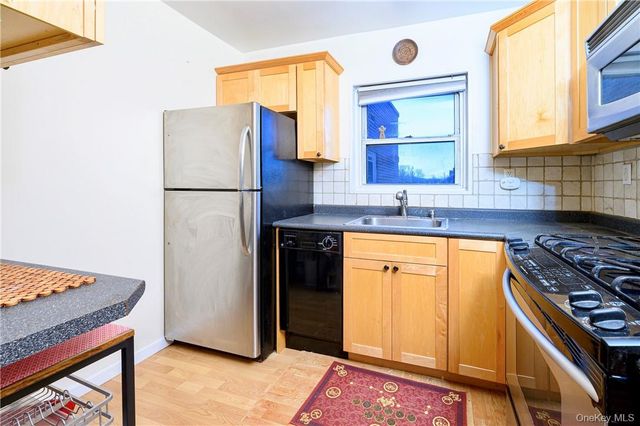 330 S Broadway A11, Tarrytown, NY 10591