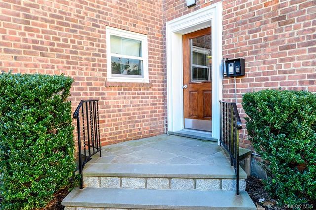 330 S Broadway A11, Tarrytown, NY 10591