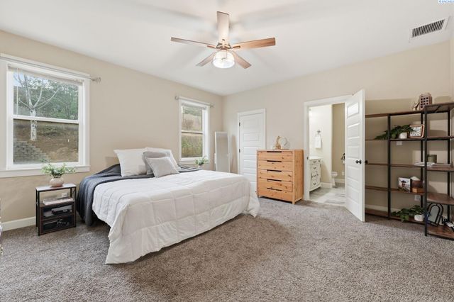 369 Temple Meadow Lane, Richland, WA 99352