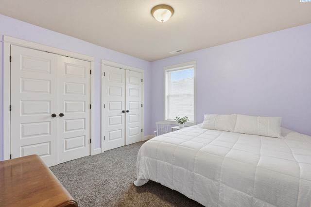 369 Temple Meadow Lane, Richland, WA 99352