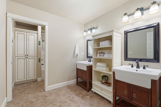 369 Temple Meadow Lane, Richland, WA 99352