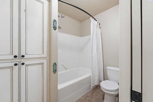 369 Temple Meadow Lane, Richland, WA 99352