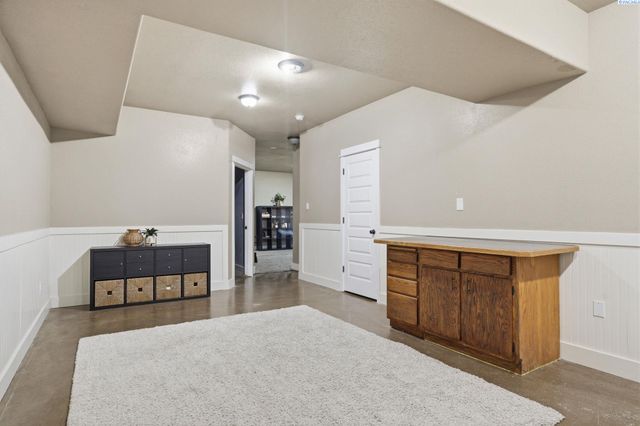 369 Temple Meadow Lane, Richland, WA 99352