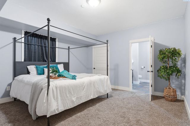 369 Temple Meadow Lane, Richland, WA 99352