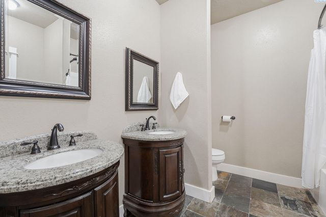 369 Temple Meadow Lane, Richland, WA 99352