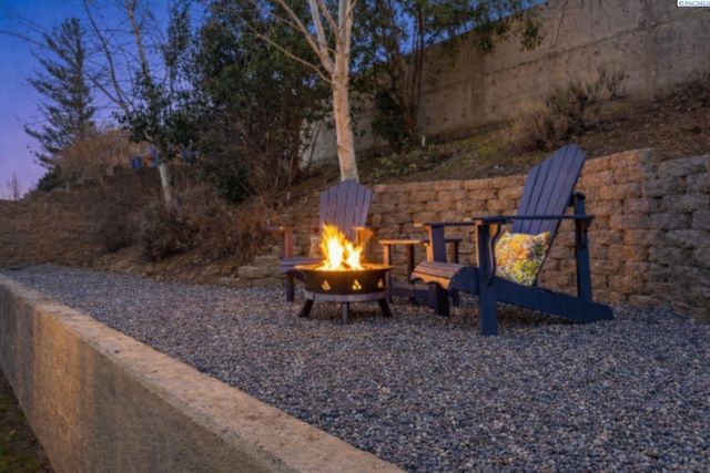 369 Temple Meadow Lane, Richland, WA 99352