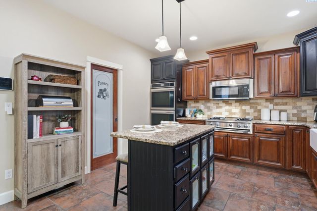 369 Temple Meadow Lane, Richland, WA 99352