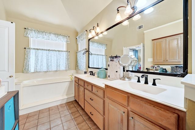 2197 Meadow Way, Terrell, TX 75160